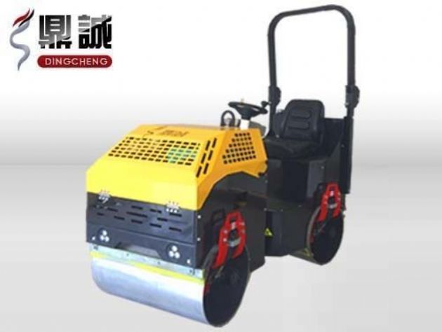 點(diǎn)擊查看詳細(xì)信息<br>標(biāo)題：1噸全液壓振動(dòng)壓路機(jī) 閱讀次數(shù)：13938
